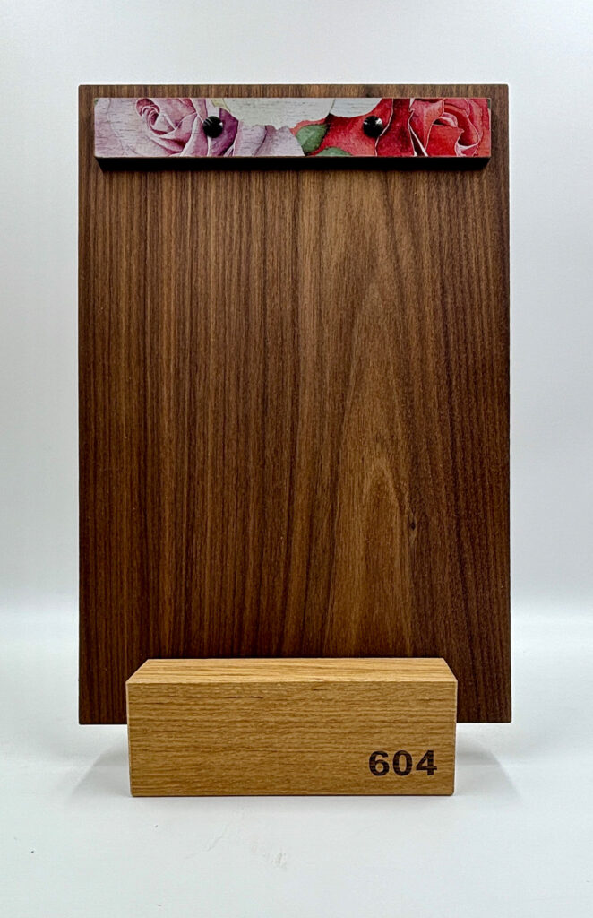 Tischaufsteller für Holzklemmbretter mit laufender Nummerierung